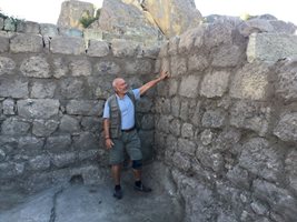 Разкриха най-добре запазения езически храм в Родопите (Видео)