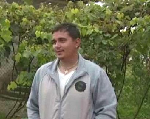 Павел Иванов остана без родители след взрива