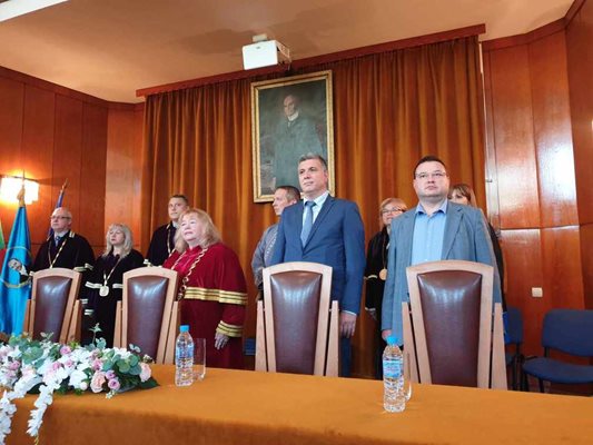 Министър Андрей Цеков бе гост на откриването на учебната година в Стопанската академия
