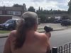 Британка ползва сешоар, за да кара шофьорите да намалят скоростта (Видео)