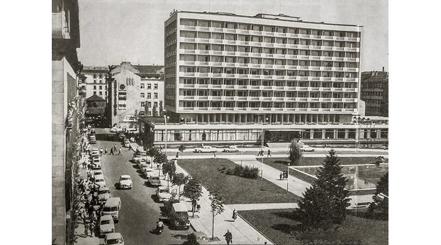 СОЦ: Така е изглеждал представителният хотел по времето на Тодор Живков.