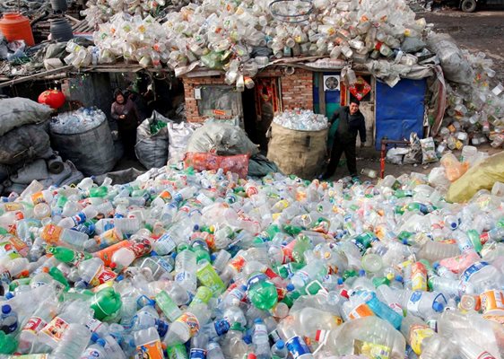 Земята е замърсена с 6,3 млрд. тона пластмасови отпадъци.