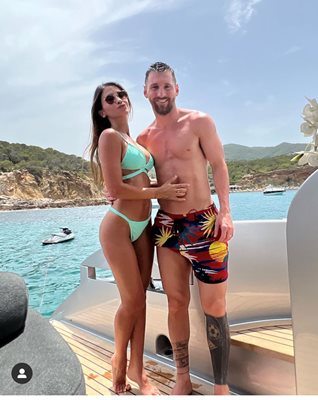 Лионел Меси и съпругата му Антонела Рокуцо.
Снимка: Официален профил в Instagram