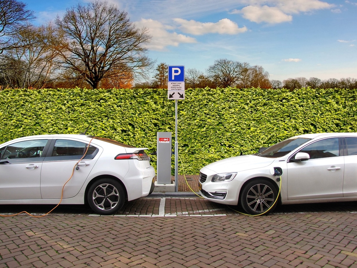Без такса за 3 г. ще бъде монтирането на зарядни колонки за електрически автомобили в Русе