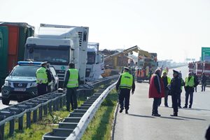 Две жертви в удар на конвой от 22 тира в мъгла на магистрала “Марица” (Обзор)