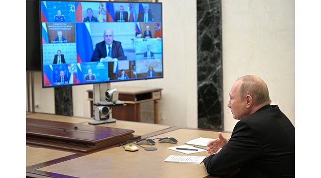 Путин по време на днешния разговор с новия координационен съвет
снимка Ройтерс