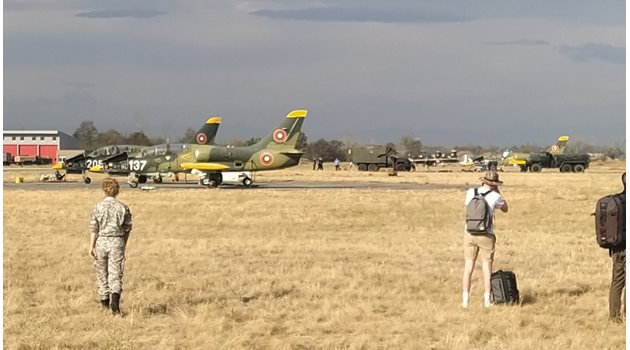 Самолети L-39 в Граф Игнатиево, единият от които падна при тренировка.