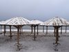 Сняг затрупа гръцките острови, затворници  чистят в Букурещ