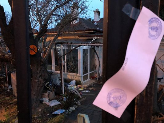 Задържаният е живял в тази къща с възрастния си баща СНИМКА: Надежда Алексиева