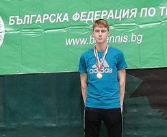 Събраха парите за операцията на държавния шампион по тенис до 16 години Ивайло Симеонов