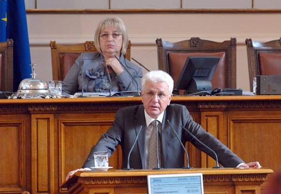 Преди да падне от власт, Бисеров бе зам.-председател на Народното събрание.