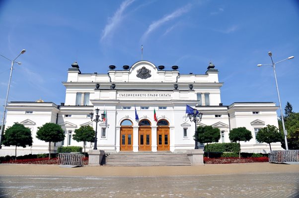 Сградата на парламента на площад “Народно събрание” СНИМКА: Архив