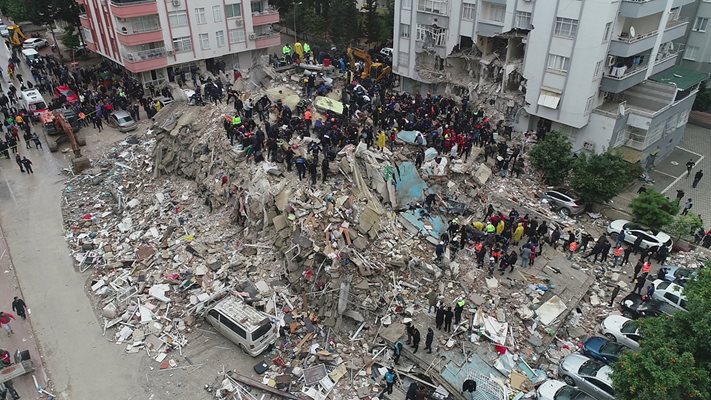 Вадят жертви изпод руините на земетресението в Турция, което разтресе земята на 06.02.2023 г.