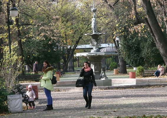 Фонтанът на Деметра също е под наблюдение.