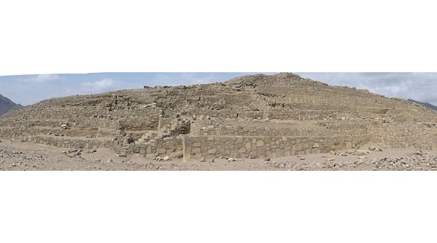 Една от пирамидите в древния град Карал.