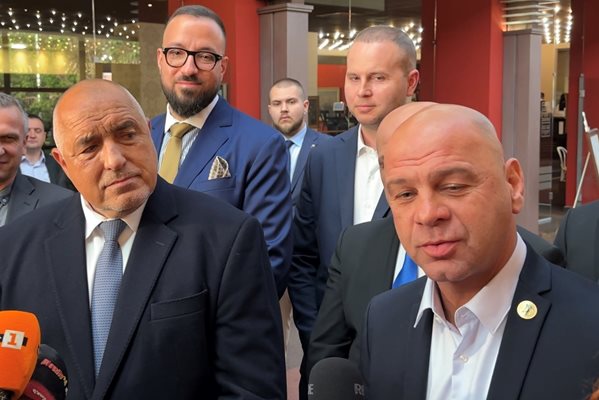 Зам.-кметът Владимир Темелков (зад Борисов) става част от националния предизборен щаб на ГЕРБ.