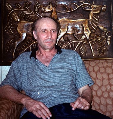 Зърненият търговец Райко Петров умира през 2010 г. от инсулт. След като излиза от ареста, животът му е разсипан.