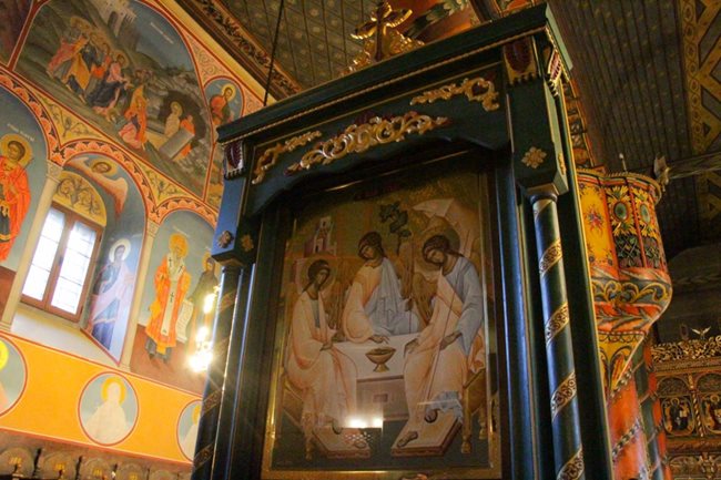 Освещават чудотворна икона в Банско