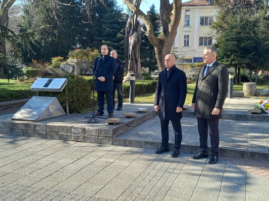 Областният управител Илия Зюмбилев по време на речта си.