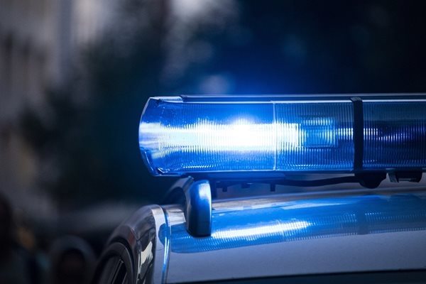 Нападнаха мъж с бухалка и го обраха в дома му в Добрич