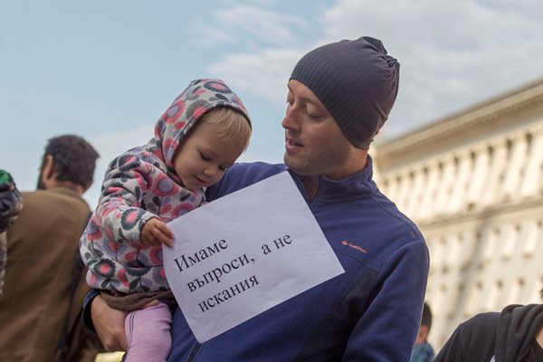 ФОТОГАЛЕРИЯ - Журналисти на протест под надслов:"Медийното мълчание обслужва задкулисието"