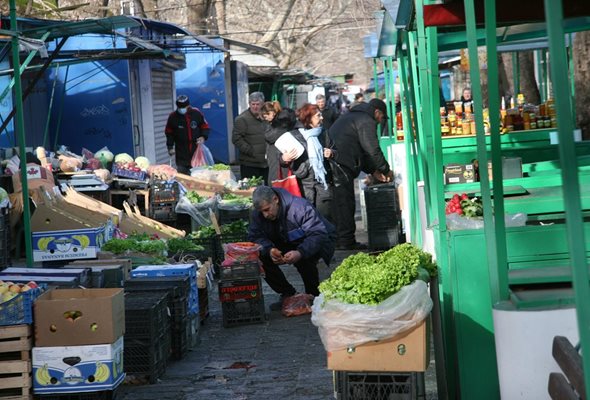 Стоката минава за една от най-скъпите в града на този пазар.