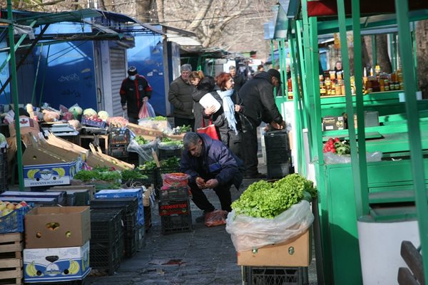 Стоката минава за една от най-скъпите в града на този пазар.