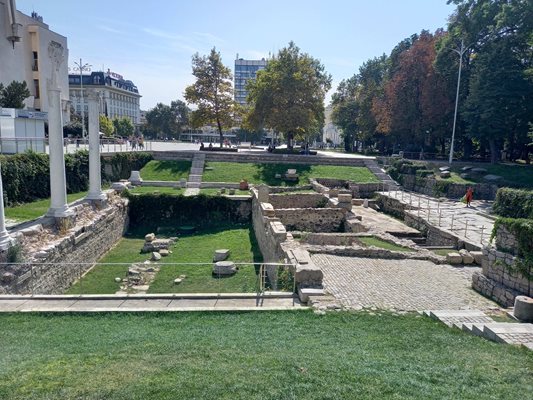 Доста ветровито ще бъде в Пловдив днес.