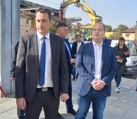 Министърът на транспорта Георги Гвоздейков и областният управител на Пловдив Илия Зюмбилев.
