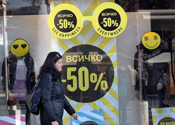 Коледни промоции до 50 процента обявиха магазините на Главната улица в Пловдив.