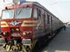 Влак за малко не прегази дете край Враца