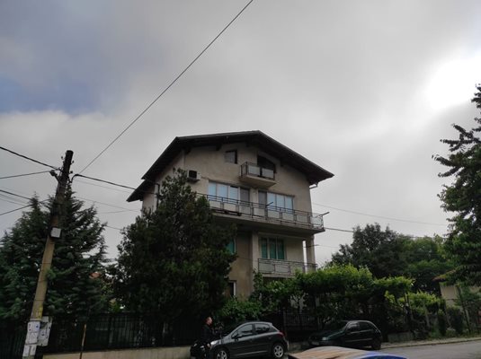 Къщата в Дупница, където живее Крум Йорданов със семейството си.