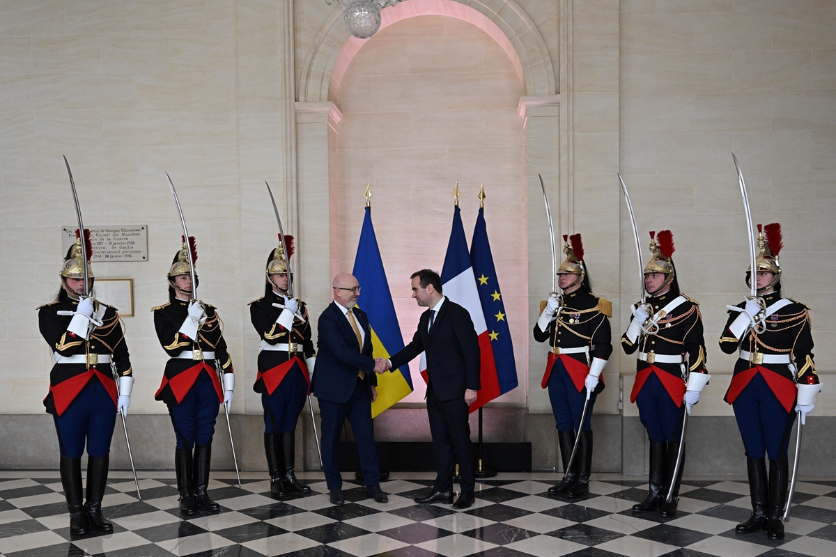 Франция ще достави на Украйна още 12 гаубици "Сезар" (Обновена)