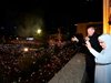 Пеейки “Обичаме ви толкова много”, Ердоган се закани да победи на балотажа на 28 май (Обзор)