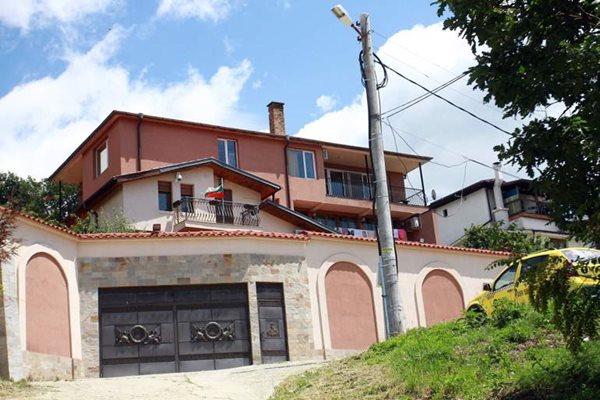 Резиденцията на Митьо Очите в несебърското село Кошарица така и не намери купувач