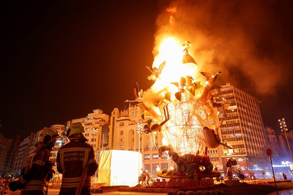 Пожари във Валенсия СНИМКИ: Ройтерс