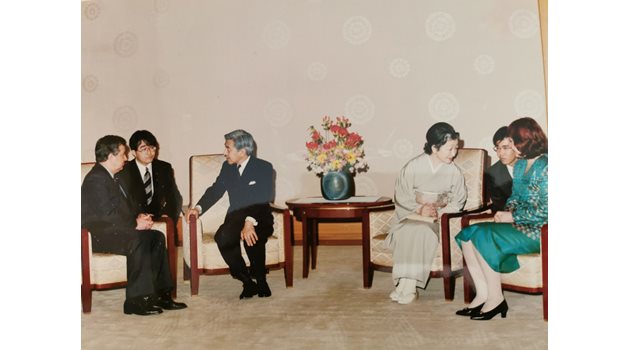 Акад. Благовест Сендов и съпругата му Анна са на официална среща с японския император Акихито и императрицата Мичико.