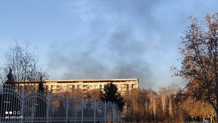 Жители на район "Северен" се притеснили да не стане голям пожар.