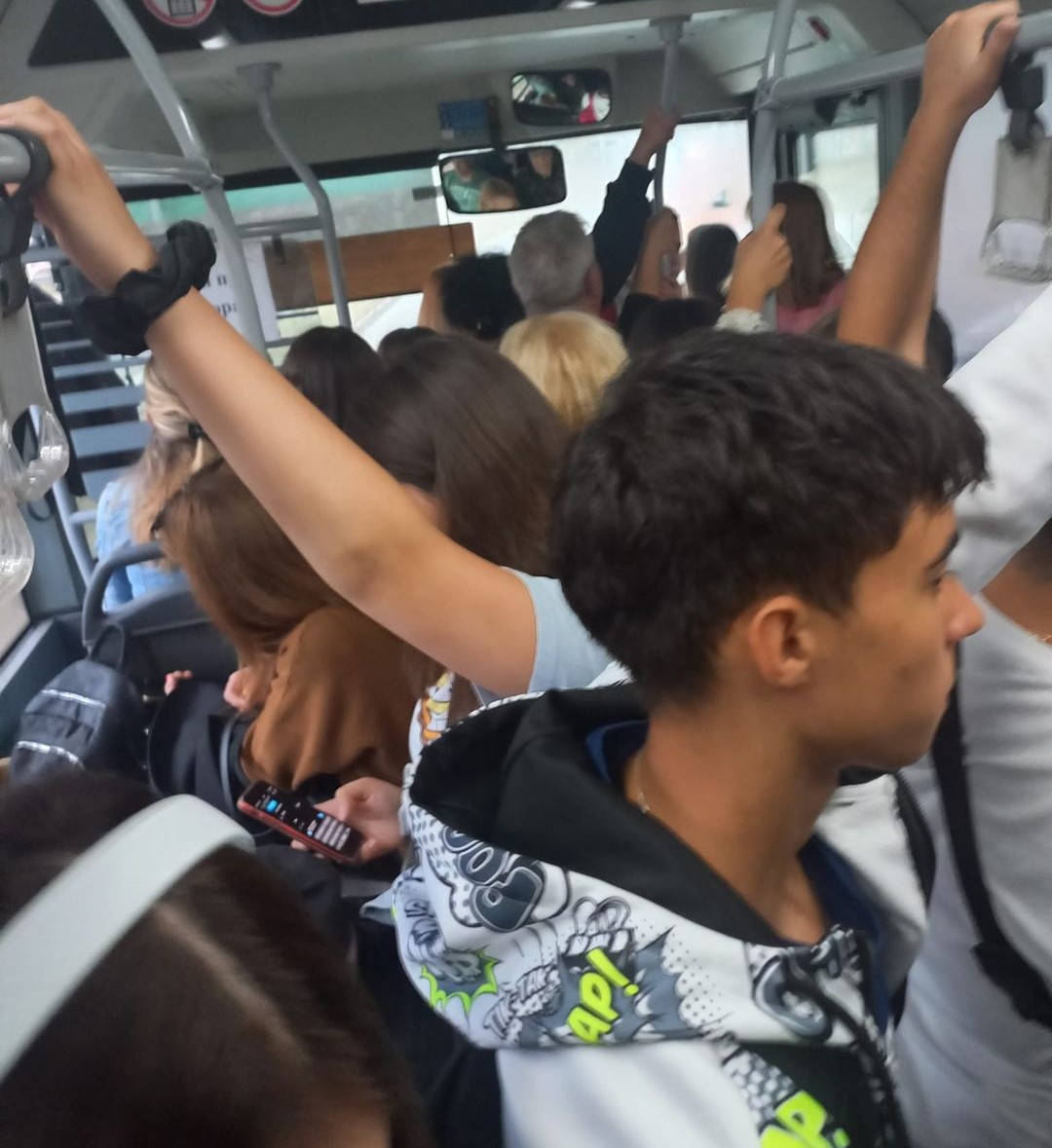 На ученик му прилоша в претъпкан автобус в Пловдив