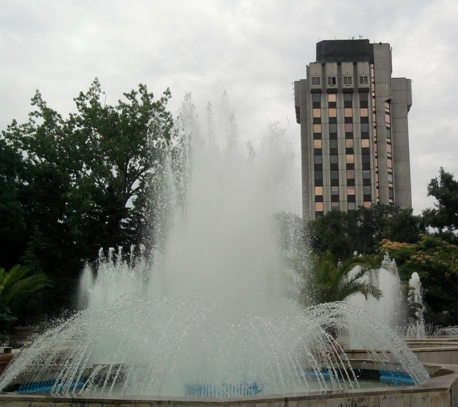 Двама мъже откраднаха дюзите от градския фонтан във Варна