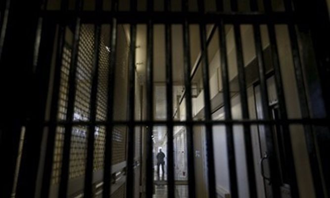 Доживотен затвор за мъж, пребил до смърт приятелката си в Плевенско