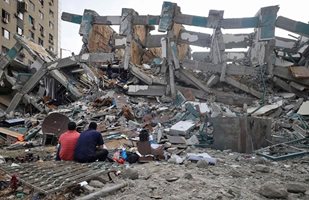 Над 100 палестинци загинаха при израелски удари в Газа, докато се водят преговори