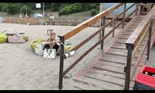 Виж Мария Бакалова на плажа в Бургас заедно с майка си Румяна и баща си Вълчо (Видео)