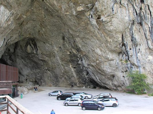 Входът на пещерата пещерата Грот де Ньо.