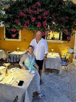 Двамата на почивка в Корфу, Гърция