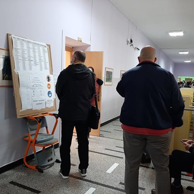 Избирателната активност в Бургаска област към 17 ч. е 41 %.