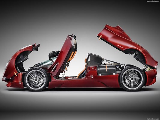 Pagani Utopia Roadster струва 3,4 милиона евро.