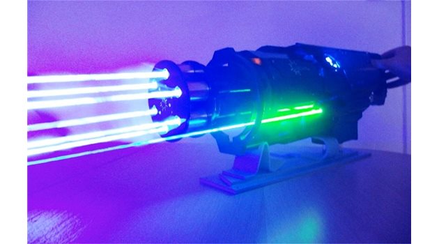 Лазерното оръжие генерира лъч концентрирана светлина, която може да нагрее обект, докато го изгори напълно. Снимка Архив