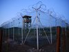 Прехвърлиха 15 затворници от Гуантанамо