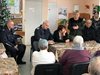 МВР към бургаски пенсионери: Не хвърляйте пари през терасите, така не ни помагате (Снимки)